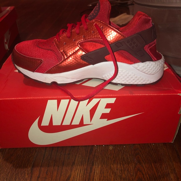 nike huarache maroon womens
